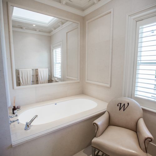 bathrub surround stone